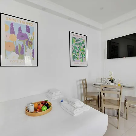 Charming For 2 - Near Voltaire & 11th Arr Town Hall, Appartement